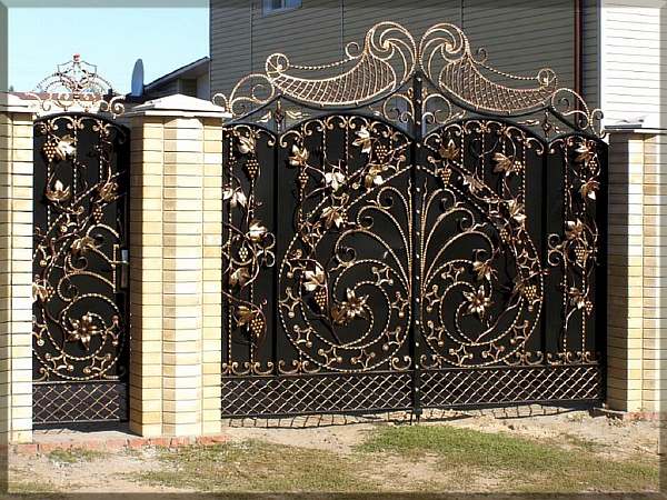 Самые красивые кованые ворота: фото, особенности изготовления, виды и стили
